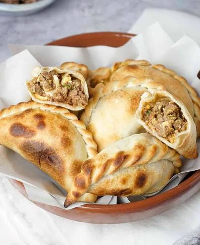 Imagen de Empanadas de carne con guarnición